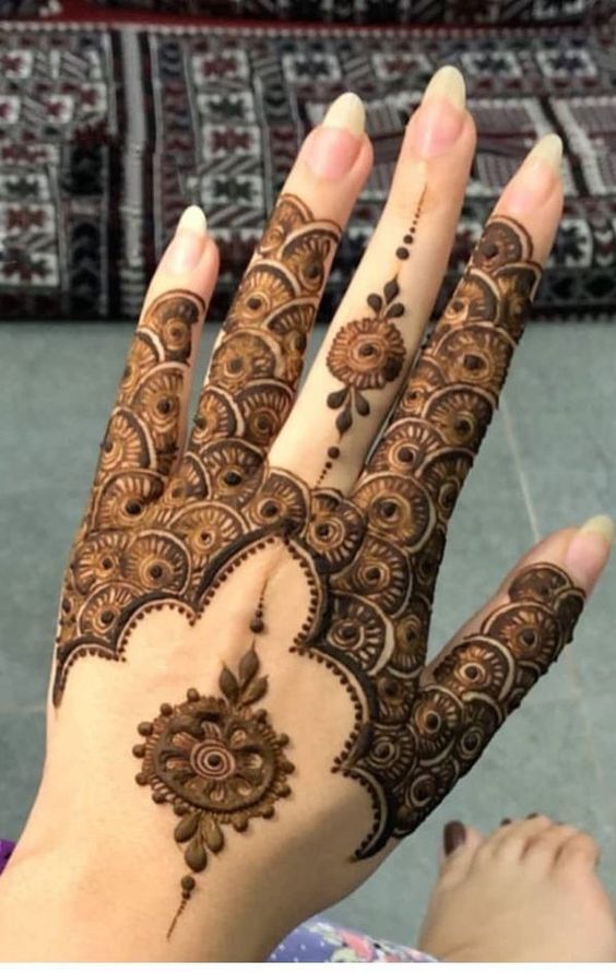 Simple and easy royal finger mehndi design